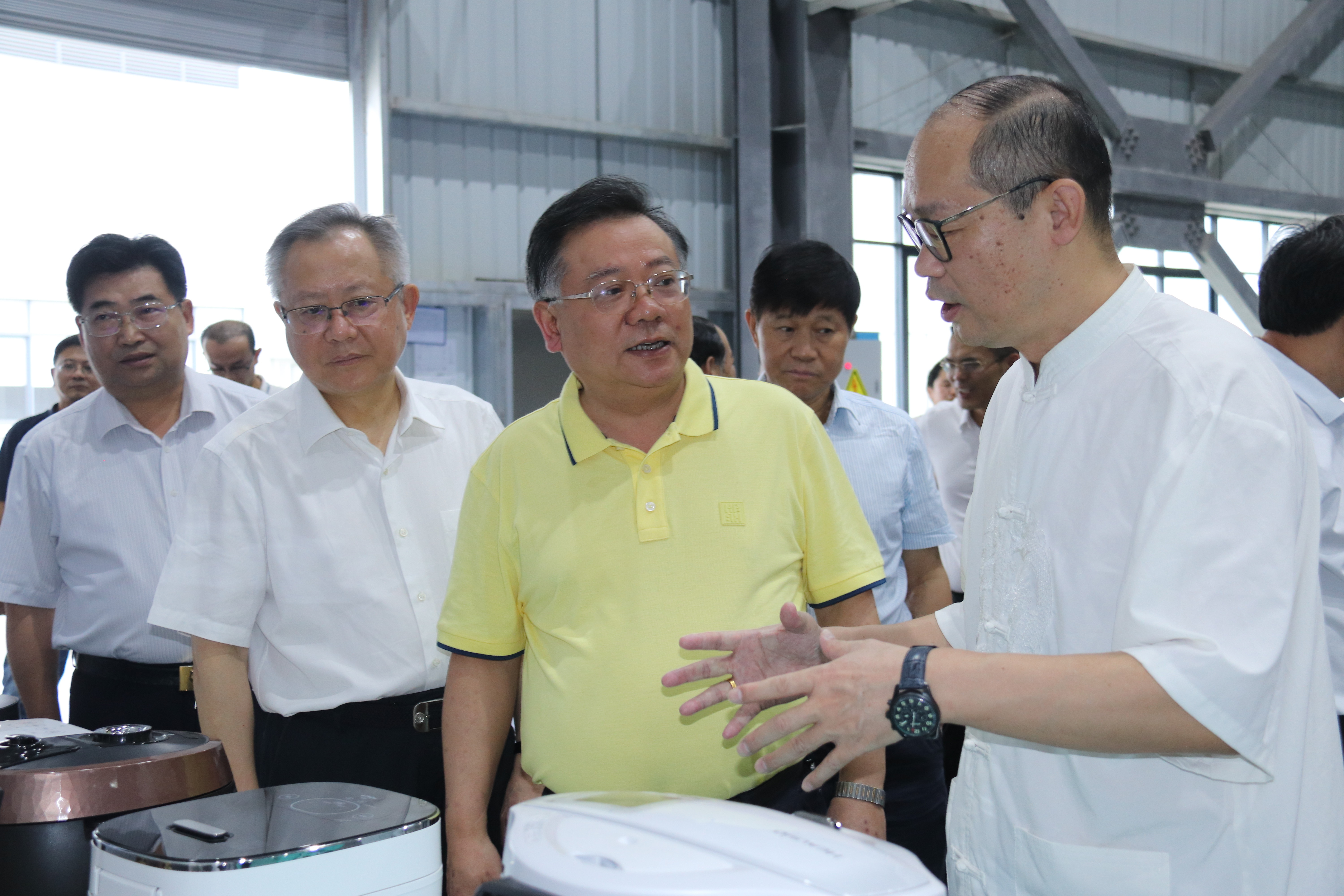 湖南省政協(xié)黨組成員、副主席易鵬飛等省政協(xié)赴邵陽經(jīng)開區(qū)zoty中欧体育官方网站
產(chǎn)業(yè)項(xiàng)目調(diào)研團(tuán)一行